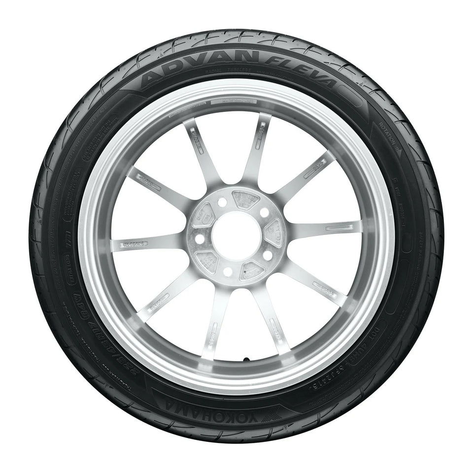 Yokohama ADVAN Fleva V701 215/40 R18 89W