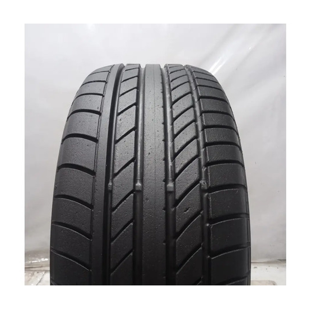 Neumático Continental 235/50R17
