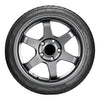 Neumáticos Yokohama Advan V105 255/55R19 107Y en neumático de automóvil con banda de rodadura y marca Yokohama visible