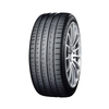 Neumático Yokohama Advan V107 315/35R21 111Y con banda de rodadura y marca visible, diseñado para alto rendimiento en autos deportivos.